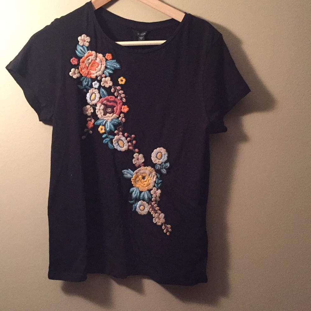 Guess embroidered tshirt